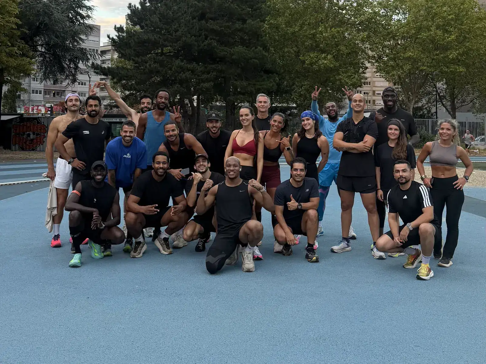 Le crew Cracks on Track réuni après l'entraînement
