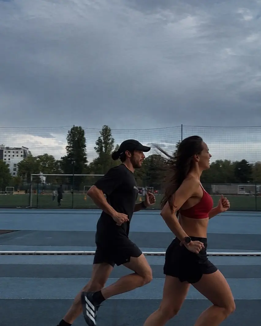 Deux membres du club en pleine séance sur la piste